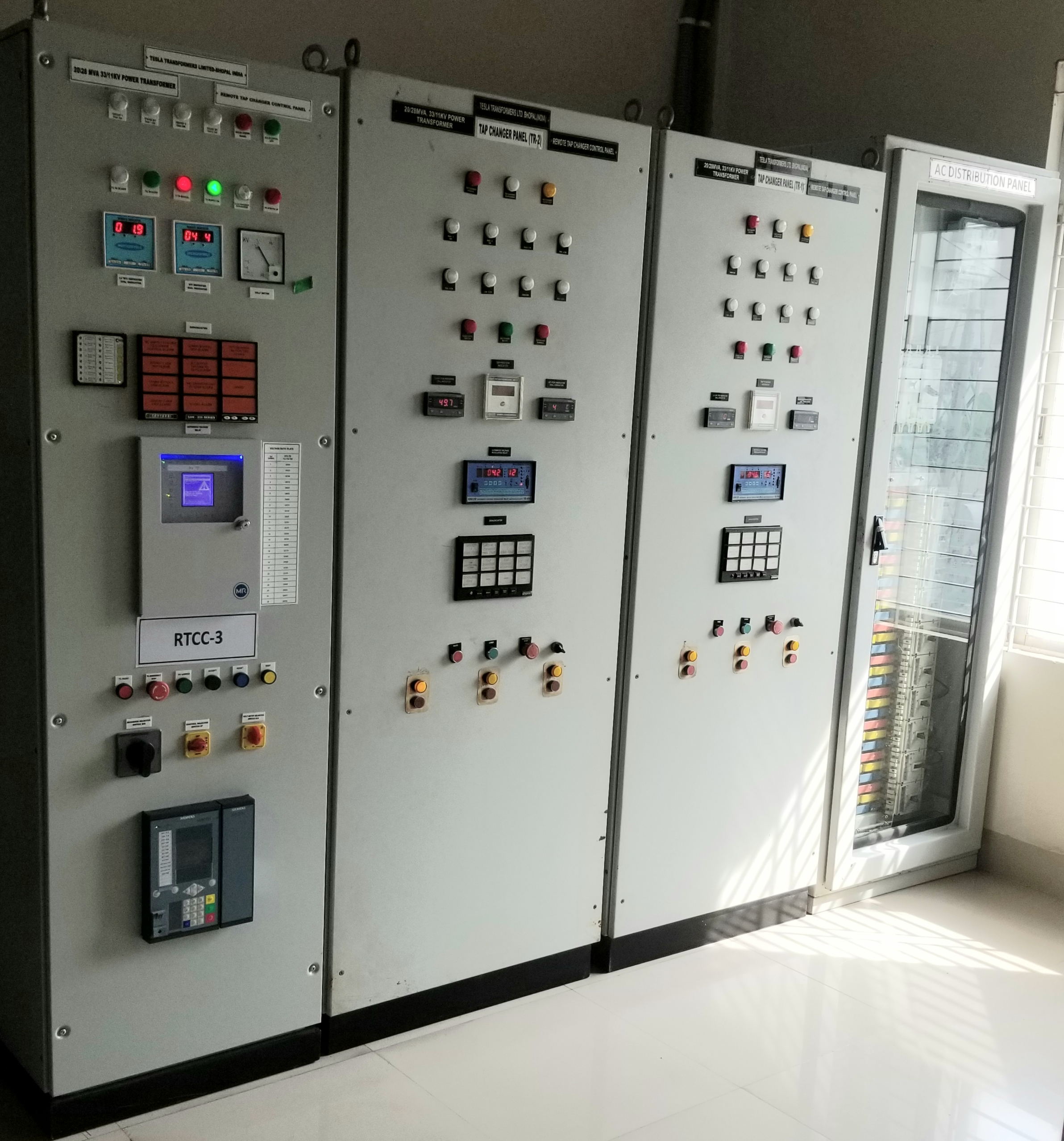 <span  class="uc_style_uc_tiles_grid_image_elementor_uc_items_attribute_title" style="color:#ffffff;">Control Relay Panel</span>